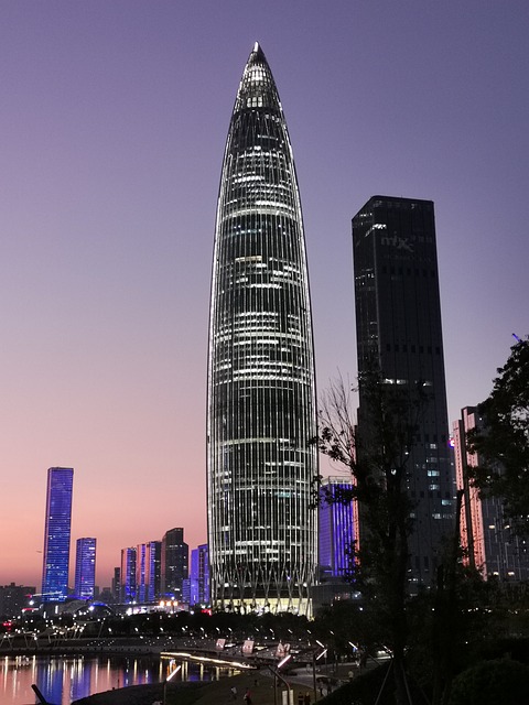 地产界风云：当代从业者面临的深刻割裂与探索之路